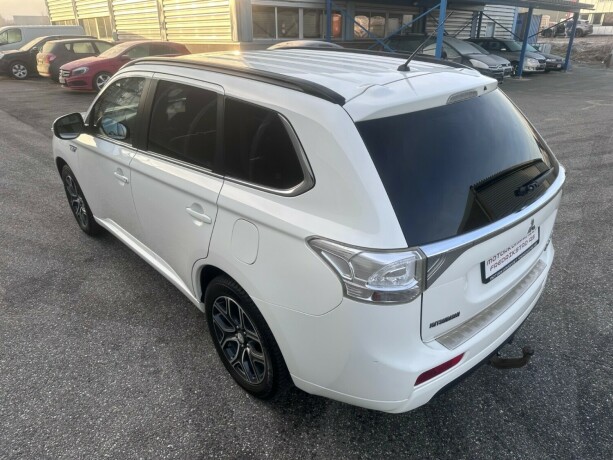 mitsubishi-outlander-elektrisitetbensin-2014-big-7