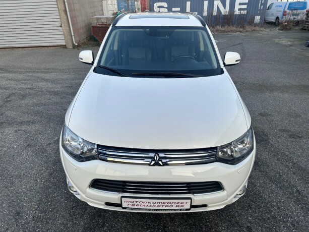 mitsubishi-outlander-elektrisitetbensin-2014-big-9