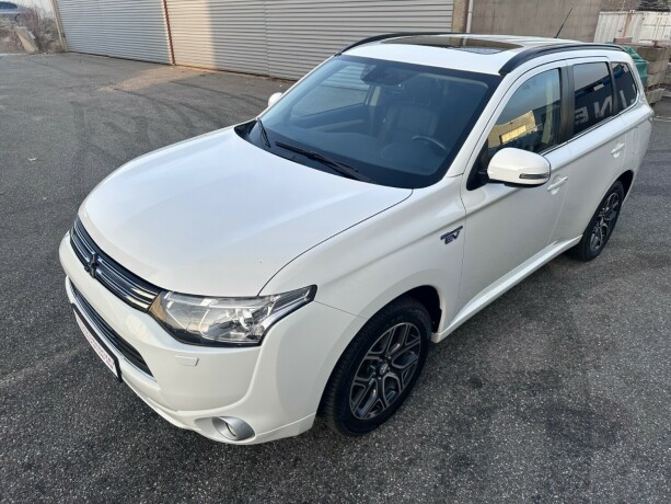 mitsubishi-outlander-elektrisitetbensin-2014-big-5