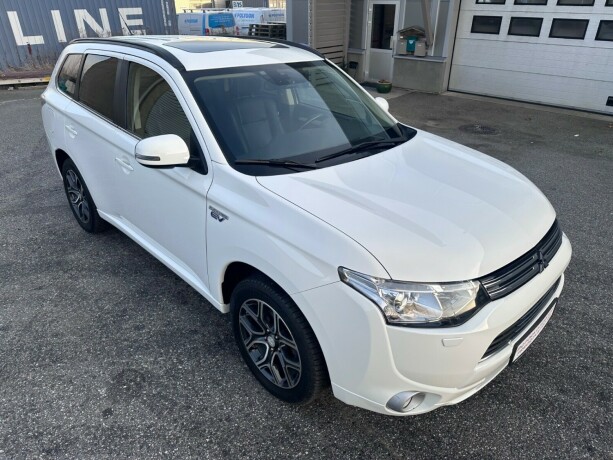 mitsubishi-outlander-elektrisitetbensin-2014-big-4