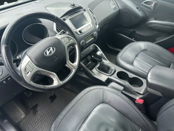 hyundai-ix35-diesel-2011-big-9