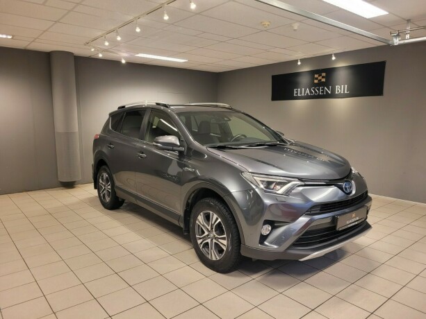 toyota-rav4-elektrisitetbensin-2017-big-1