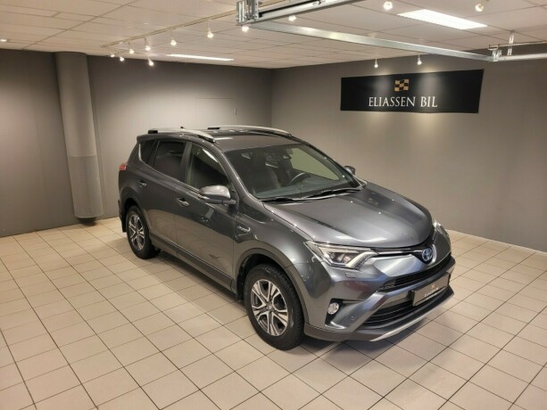 toyota-rav4-elektrisitetbensin-2017-big-2