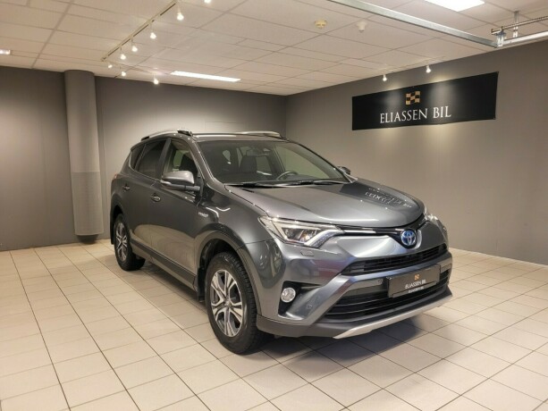 toyota-rav4-elektrisitetbensin-2017-big-12