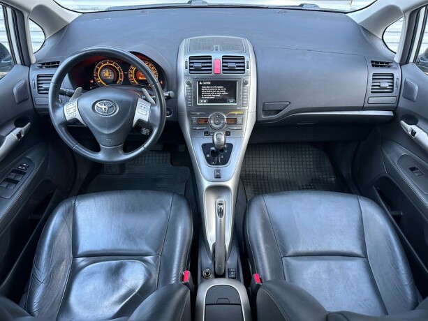 toyota-auris-bensin-2010-big-12