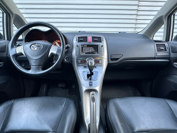 toyota-auris-bensin-2010-big-13