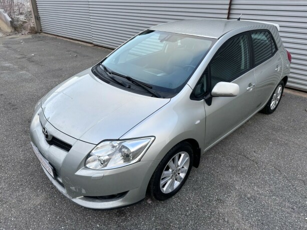 toyota-auris-bensin-2010-big-5