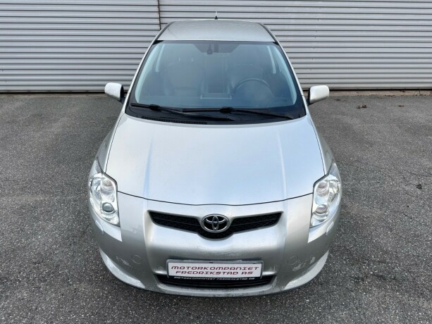 toyota-auris-bensin-2010-big-9