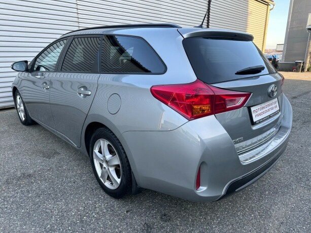 toyota-auris-diesel-2014-big-2