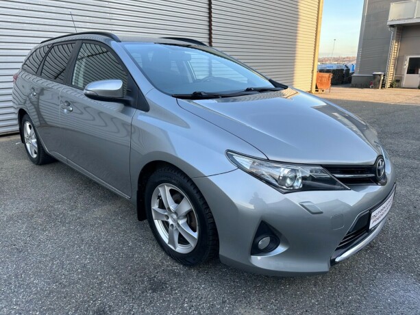 toyota-auris-diesel-2014-big-1