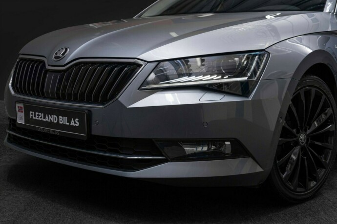 skoda-superb-diesel-2017-big-2