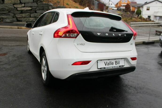 volvo-v40-diesel-2013-big-2