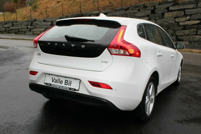 volvo-v40-diesel-2013-big-3