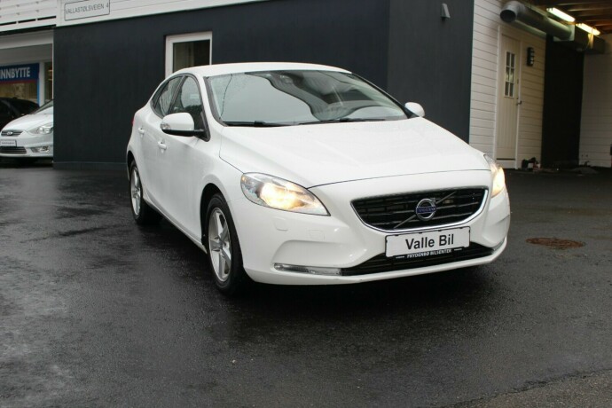 volvo-v40-diesel-2013-big-0