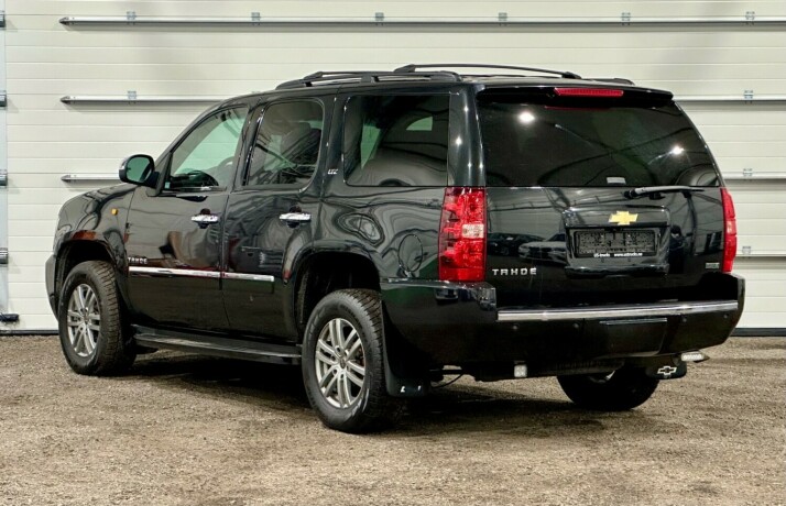 chevrolet-tahoe-bensin-2012-big-2