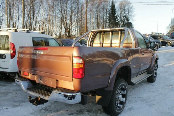 toyota-hilux-diesel-2002-big-7