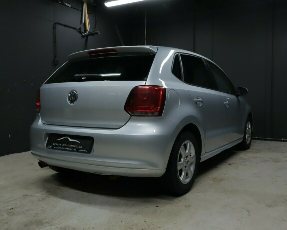 volkswagen-polo-diesel-2011-big-5