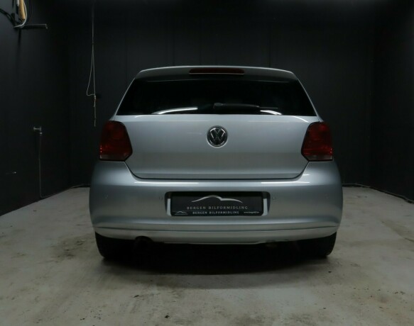 volkswagen-polo-diesel-2011-big-4