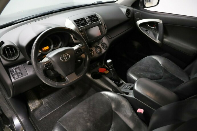 toyota-rav4-diesel-2011-big-4