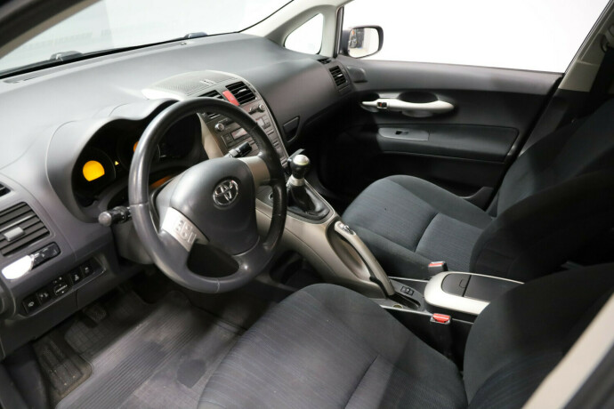 toyota-auris-diesel-2009-big-7