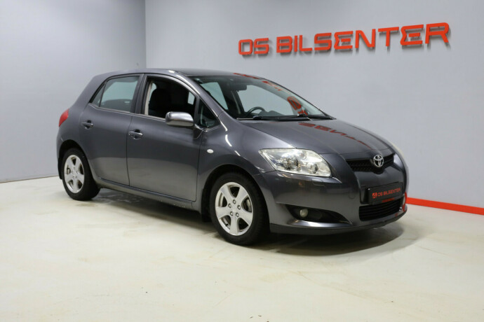 toyota-auris-diesel-2009-big-0