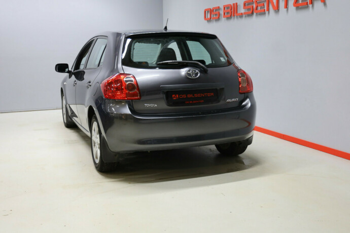 toyota-auris-diesel-2009-big-4