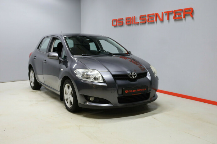 toyota-auris-diesel-2009-big-1