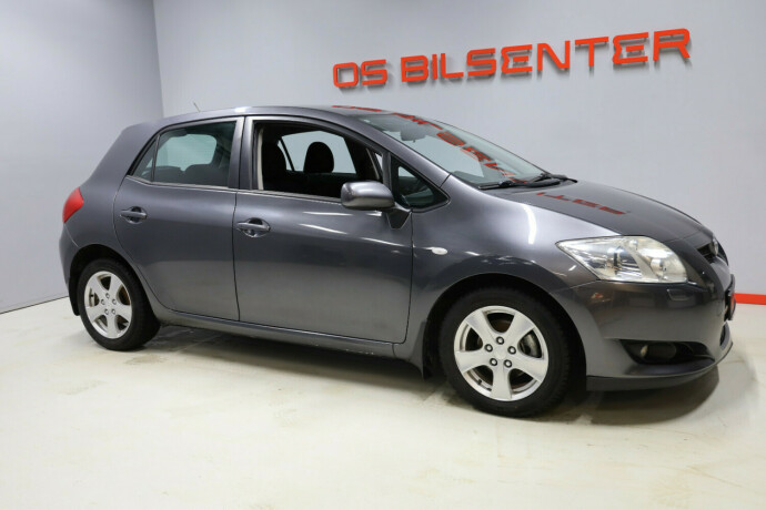 toyota-auris-diesel-2009-big-2