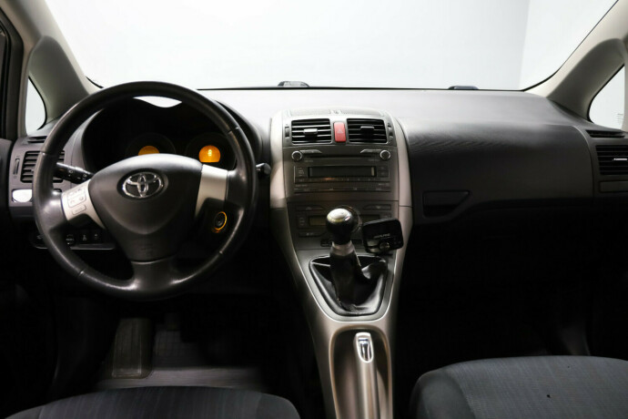 toyota-auris-diesel-2009-big-8