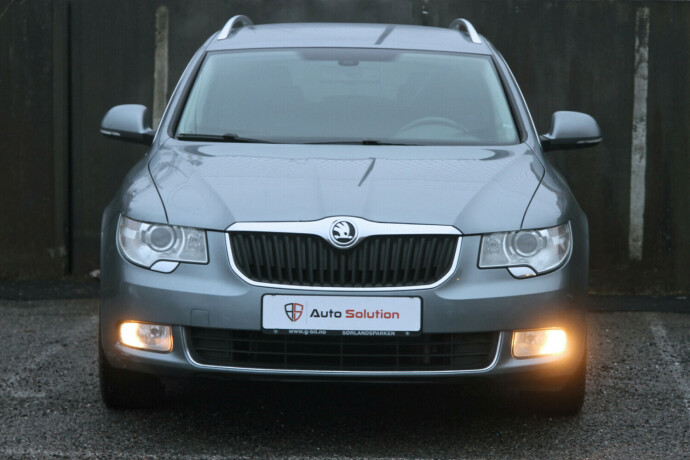 skoda-superb-diesel-2011-big-19