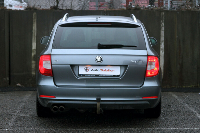 skoda-superb-diesel-2011-big-22