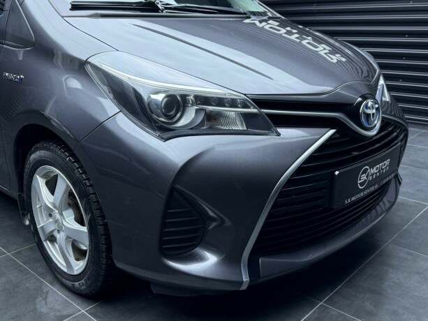 toyota-yaris-elektrisitetbensin-2015-big-2