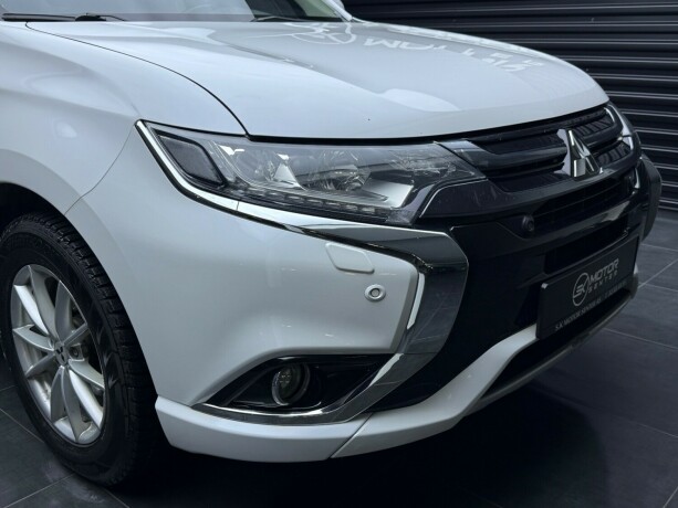 mitsubishi-outlander-elektrisitetbensin-2016-big-2