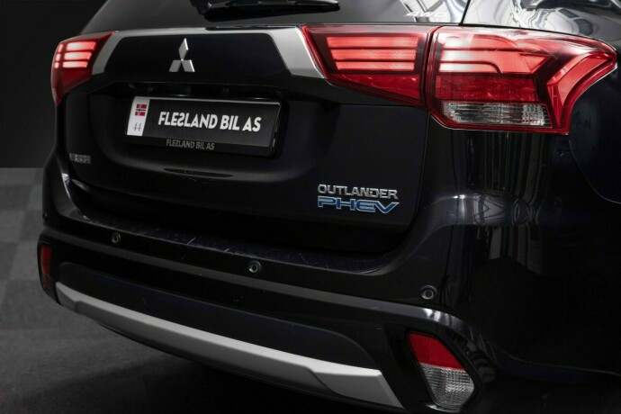 mitsubishi-outlander-elektrisitetbensin-2016-big-9