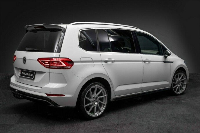 volkswagen-touran-bensin-2018-big-12