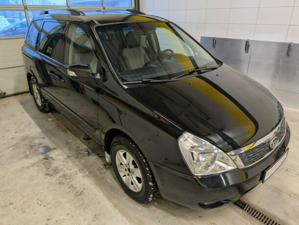 kia-carnival-diesel-2011-big-4