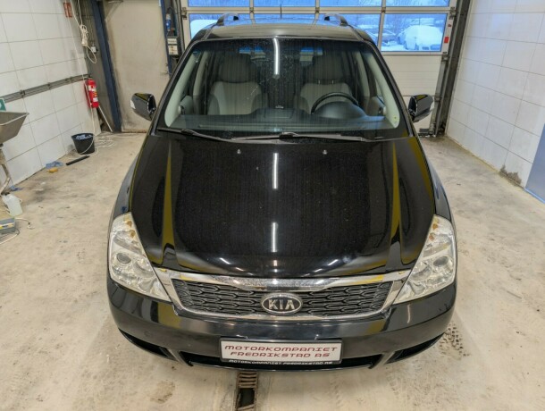 kia-carnival-diesel-2011-big-8