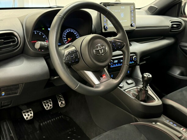 toyota-gr-yaris-bensin-2021-big-8