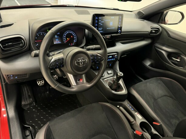 toyota-gr-yaris-bensin-2021-big-7