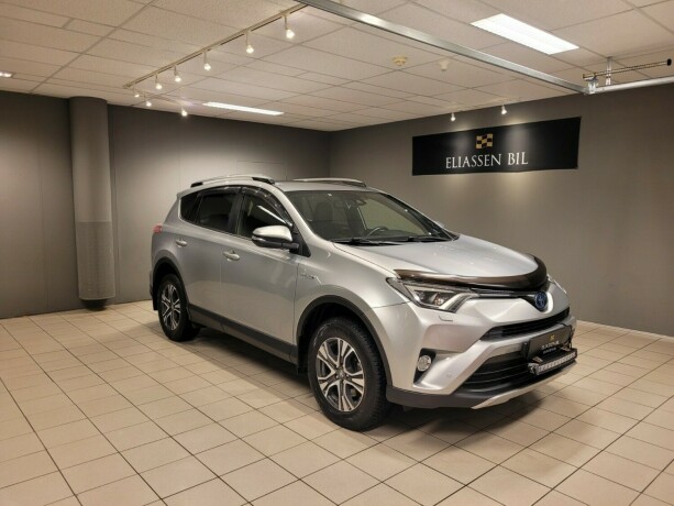 toyota-rav4-elektrisitetbensin-2017-big-1