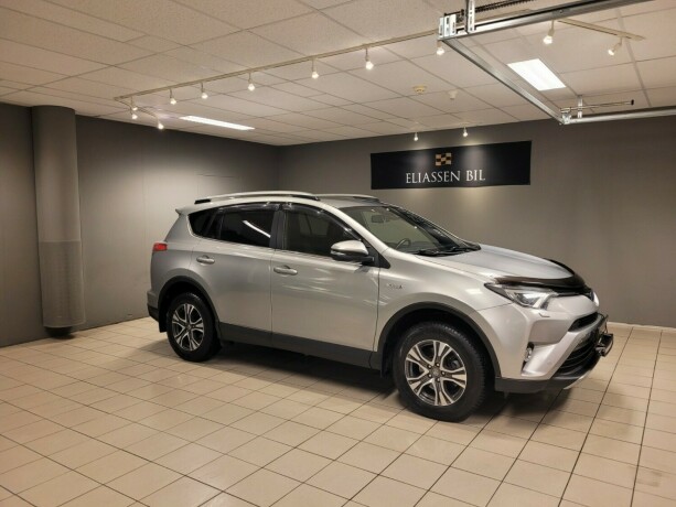 toyota-rav4-elektrisitetbensin-2017-big-3