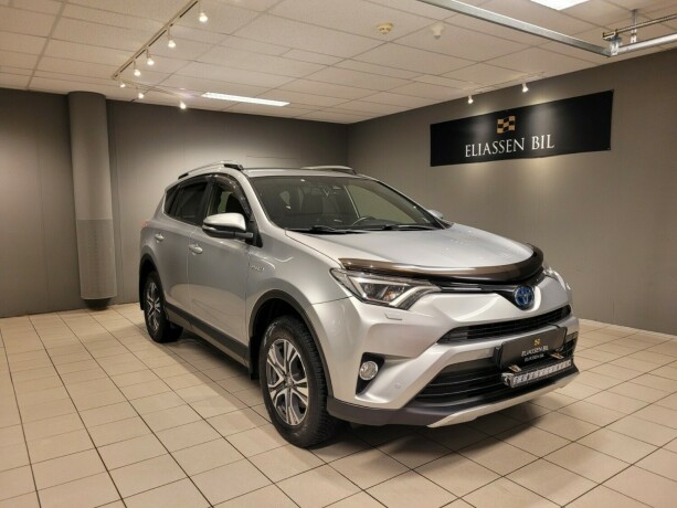 toyota-rav4-elektrisitetbensin-2017-big-12