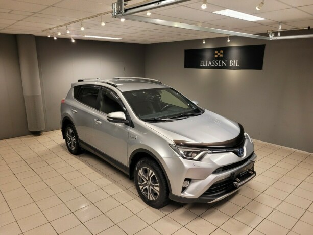 toyota-rav4-elektrisitetbensin-2017-big-2