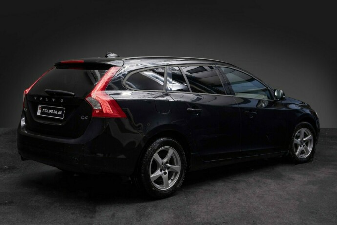 volvo-v60-diesel-2015-big-9