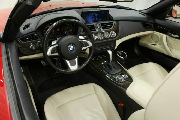 bmw-z4-bensin-2010-big-8