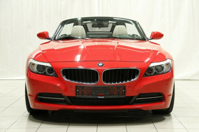 bmw-z4-bensin-2010-big-1