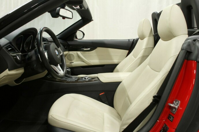 bmw-z4-bensin-2010-big-7