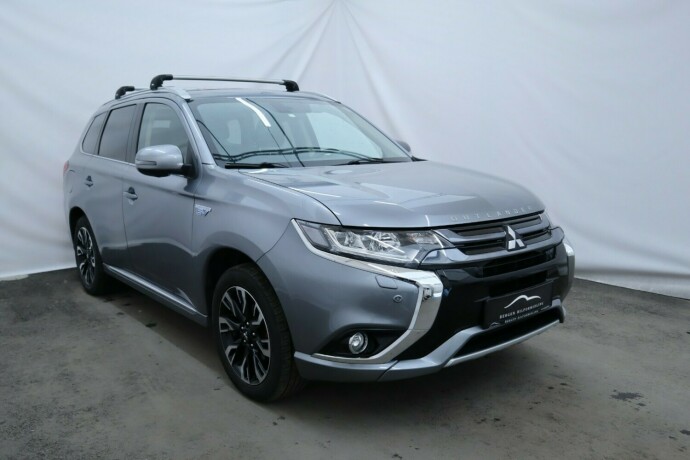 mitsubishi-outlander-elektrisitetbensin-2016-big-0