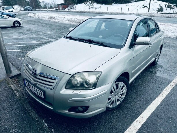 toyota-avensis-bensin-2006-big-0