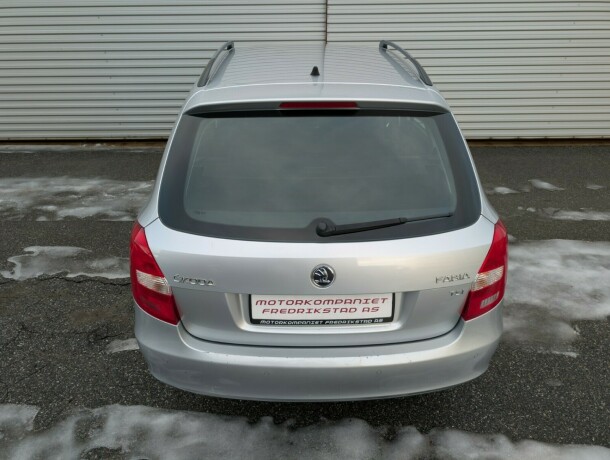 skoda-fabia-bensin-2013-big-11